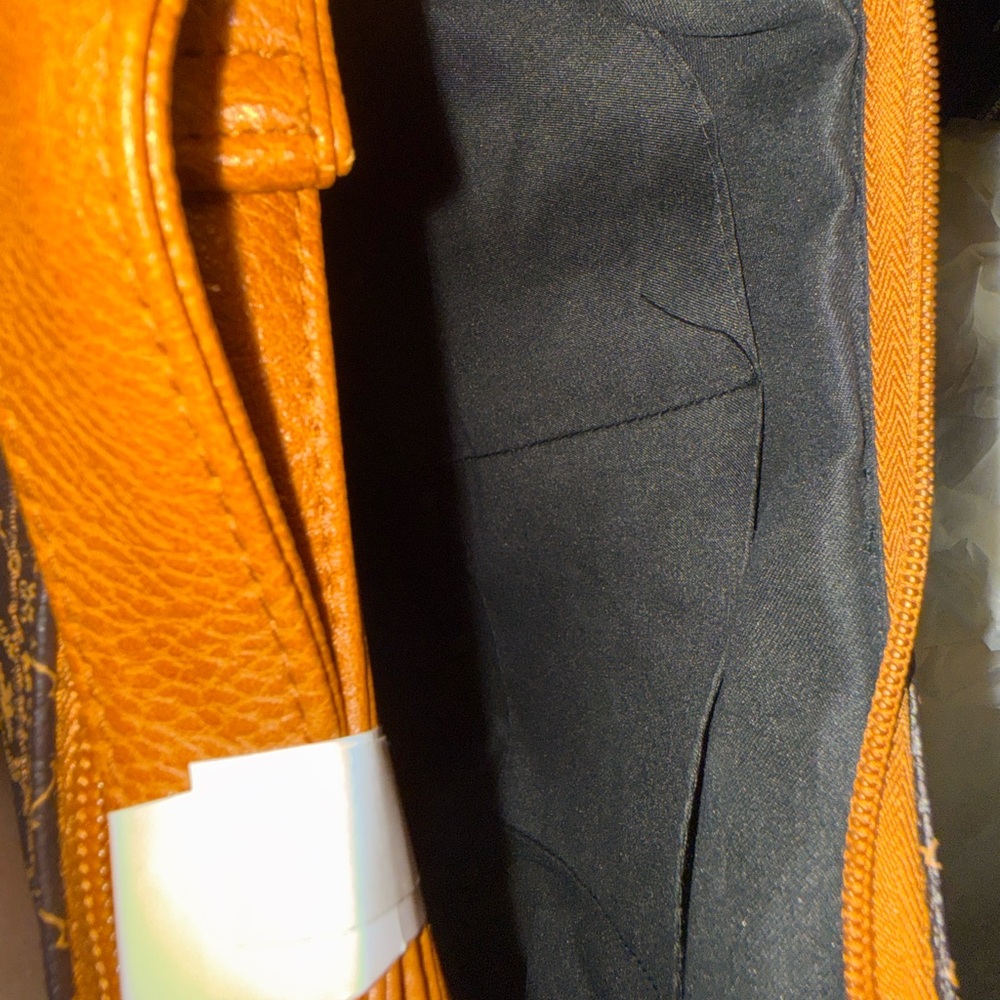 Beverly Hills Polo Club Black and Tan Shoulder Bag - Picture 4 of 7